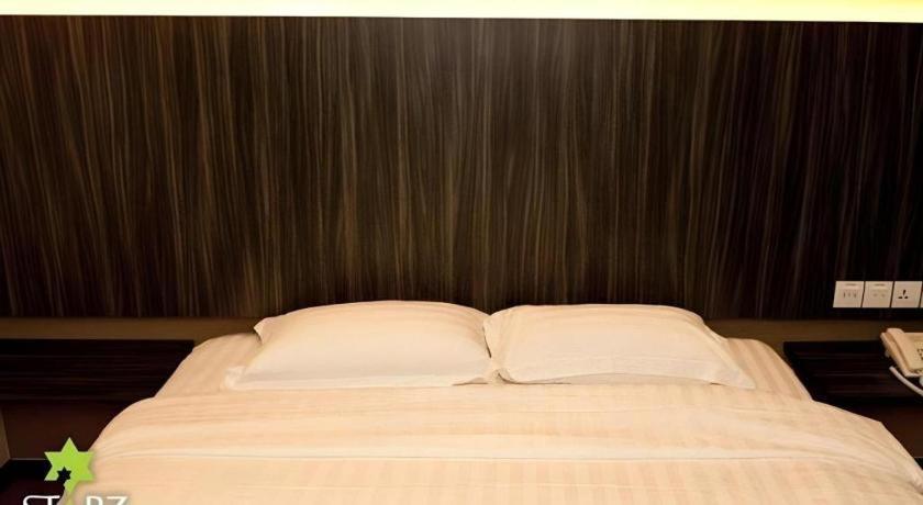 Starz Hotel Клуанг Экстерьер фото